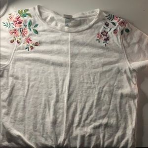 cute knotted floral shirt!